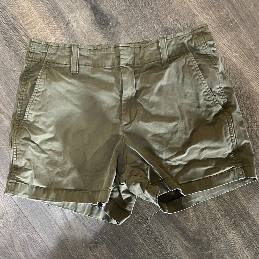 GAP Khaki Cotton Shorts in Olive